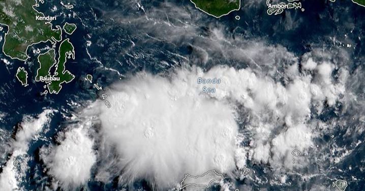 Bibit Siklon Tropis 99S Tumbuh di Laut Banda