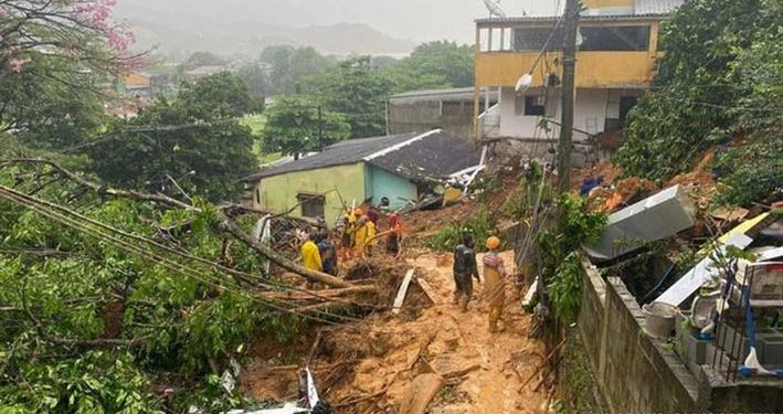 Banjir dan Tanah Longsor di Rio de Janeiro Brasil Menewaskan 14 Orang