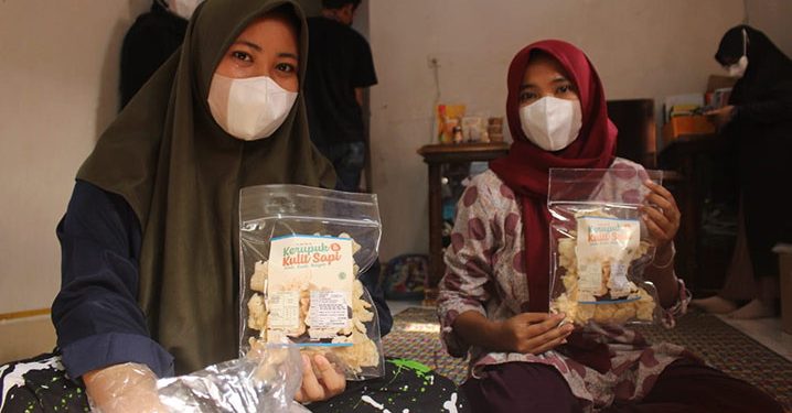 Perempuan Tangguh Pelaku UMKM di Indramayu