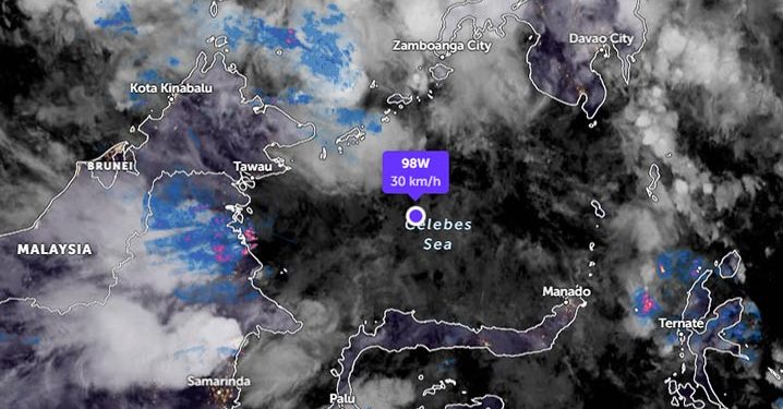 Bibit Siklon Tropis 98W Tumbuh di Laut Sulawesi