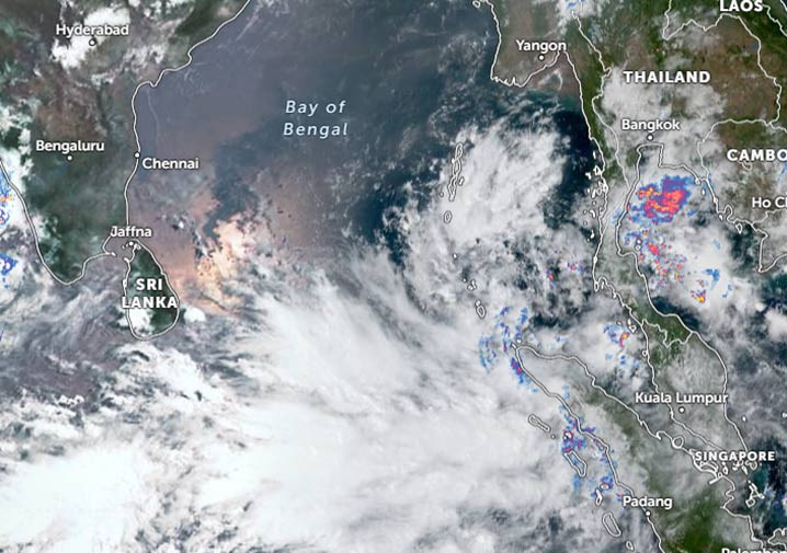 Bibit Siklon Tropis 92B tumbuh di antara Kepulauan Andaman dan Nicobar, Rabu (4/5). GAMBAR: ZOOM.EARTH