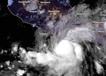 Hurricane Agatha di Pasifik timur akan mendarat di Meksiko. GAMBAR: ZOOM.EARTH