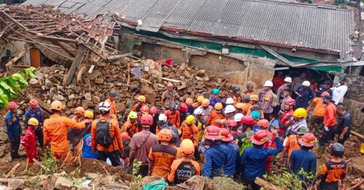 Tanah Longsor Menewaskan Empat Warga di Bogor