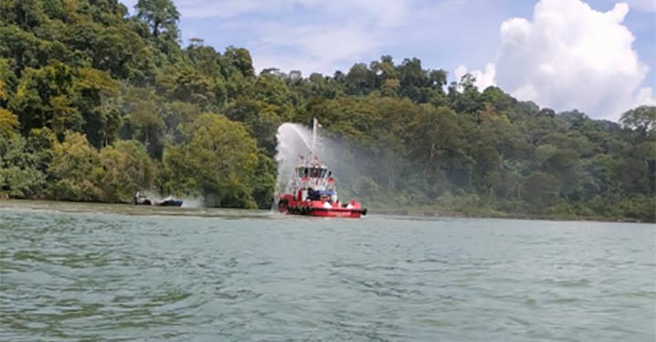 Kapal Perikanan Terbakar di Cilacap