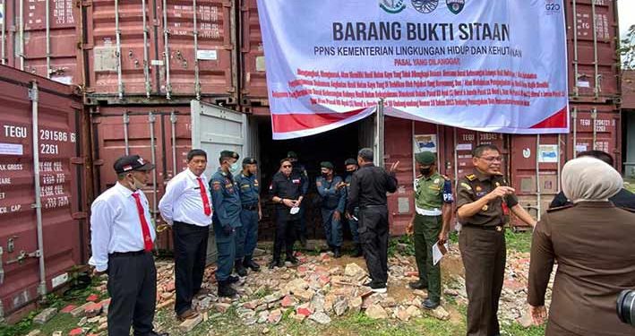 Tersangka 32 Kontainer Kayu Ilegal Asal Papua Segera Disidangkan di Makassar