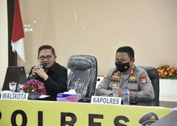 Wali Kota Gorontalo Marten Taha pada pertemuan di Mapolres Gorontalo Kota, Kamis (4/8). FOTO: HUMAS PEMKOT GORONTALO
