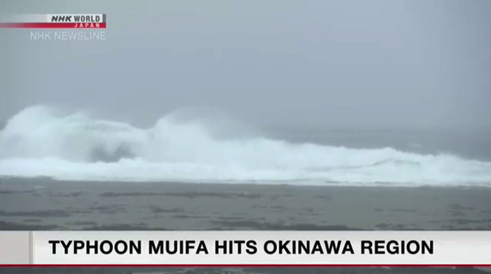 Topan Muifa saat mendekat di pesisir Prefektur Okinawa, Jepang. GAMBAR: NHK