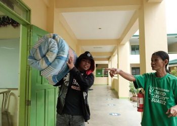 Warga yang mengungsi karena Topan Noru di Filipina. Sekolah difungsikan sebagai pusat evakuasi saat topan super Noru mendekati dan mendarat di Filipina. FOTO: UNICEF/CAHYO