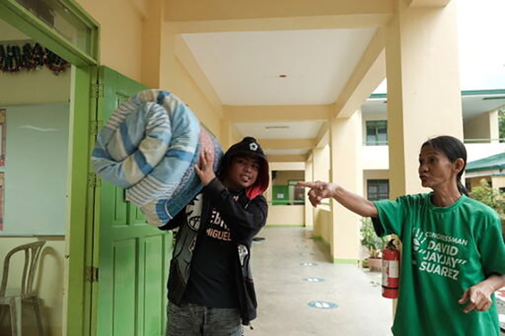 Warga yang mengungsi karena Topan Noru di Filipina. Sekolah difungsikan sebagai pusat evakuasi saat topan super Noru mendekati dan mendarat di Filipina. FOTO: UNICEF/CAHYO