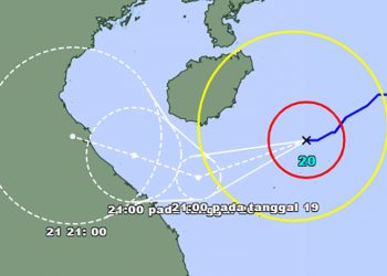 Trek lintasan Topan Nesat dengan nama Filipina “Neneng” di Laut Cina Selatan, Selasa (18/10). GAMBAR: Badan Meteorologi Jepang/JMA