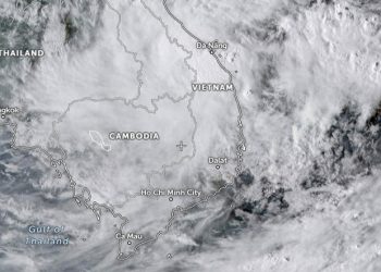 Depresi tropis di Laut Cina Selatan berkembang menjadi badai tropis Sonca, pada Jumat (14/10) sore. GAMBAR: ZOOM.EARTH