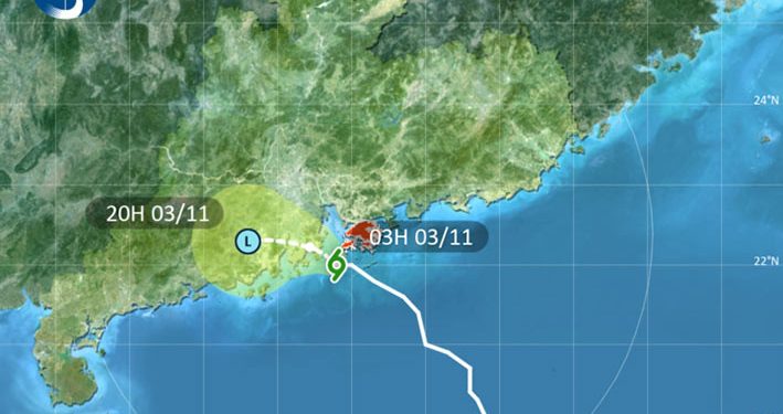 Pepohonan Tumbang Saat Badai Tropis Nalgae Mendekati Hong Kong