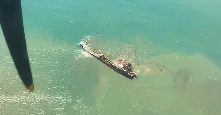 Aspal Mentah Mencemari Perairan Nias