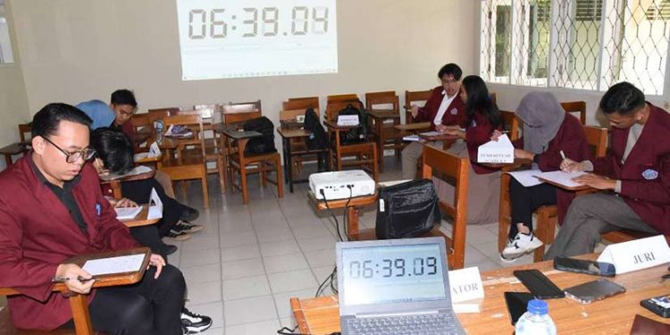 UNG Seleksi Mahasiswa Terbaik Bidang Debat