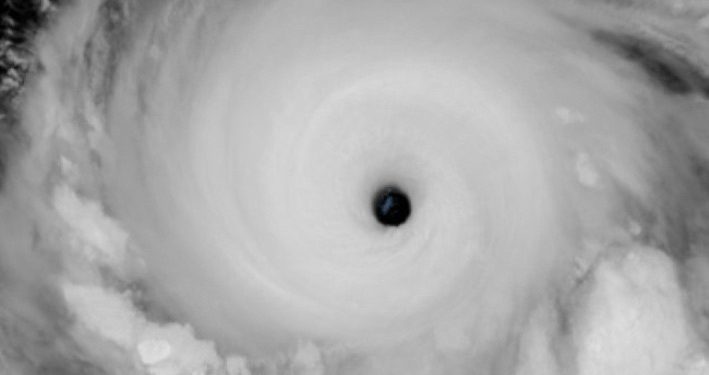 Topan Super Mawar Bawa Gelombang Tinggi 19 Meter