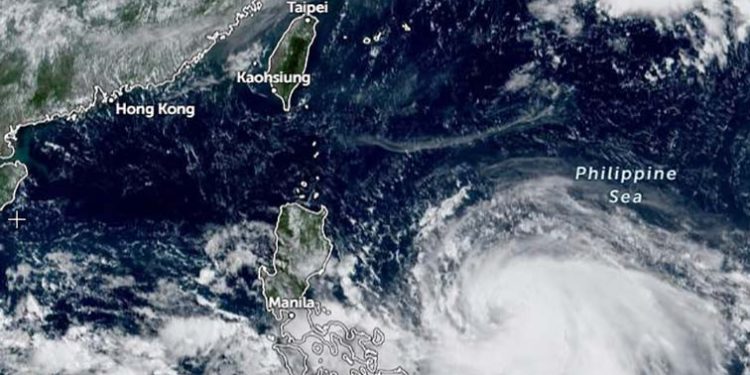 Badai Tropis Parah Doksuri Bergerak ke Barat-Barat Laut di Timur Manila