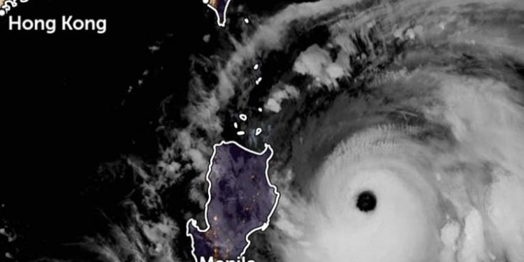 Topan Super Doksuri bergerak di Timur Laut Manila