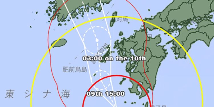 Badai Tropis Khanun Bergerak ke Barat Laut Menuju Selat Korea