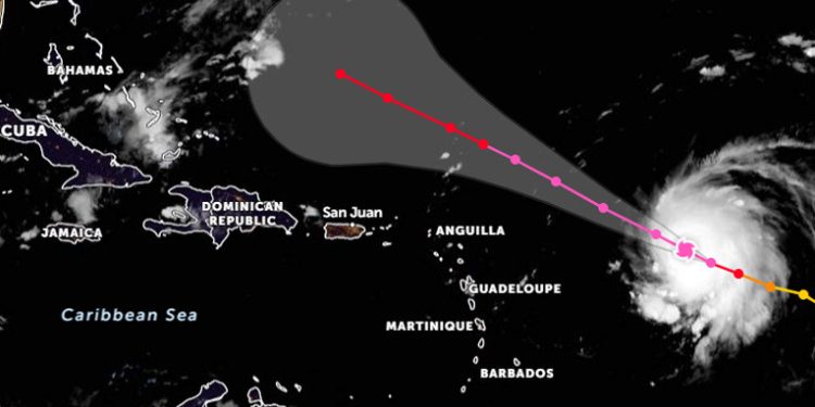 Badai Besar Lee Mendekati Puerto Rico Membawa Gelombang yang Berbahaya