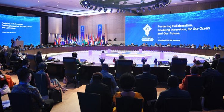 Presiden Jokowi:  Laut Perekat dan Penghubung Antardaratan