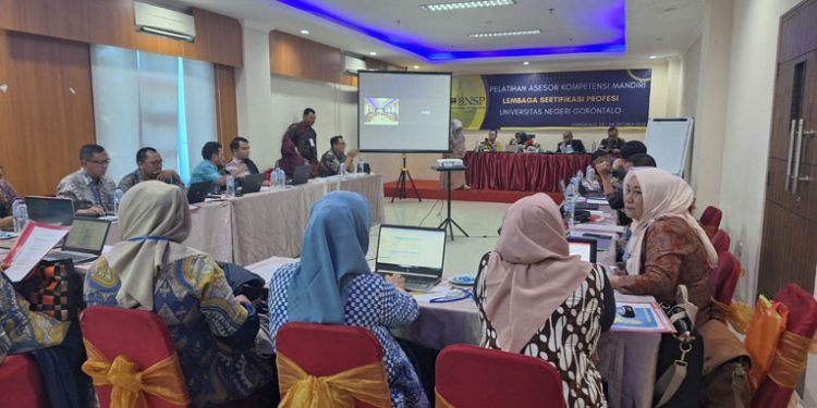 BNSP dan UNG Beri Penguatan Kompetensi Mandiri Untuk Dosen