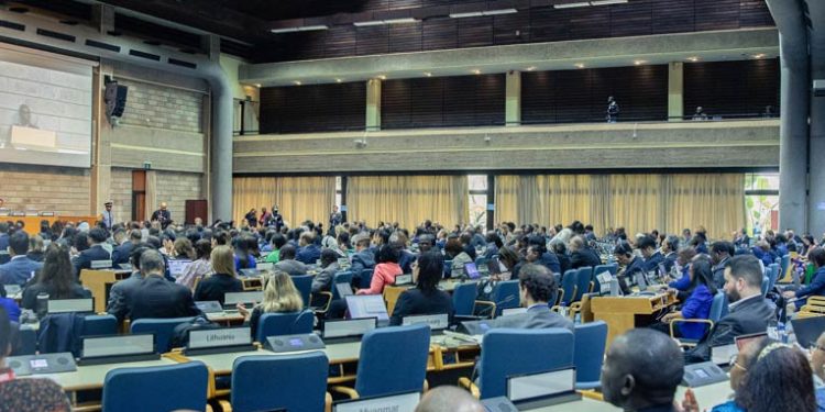 Mengatasi Polusi Plastik