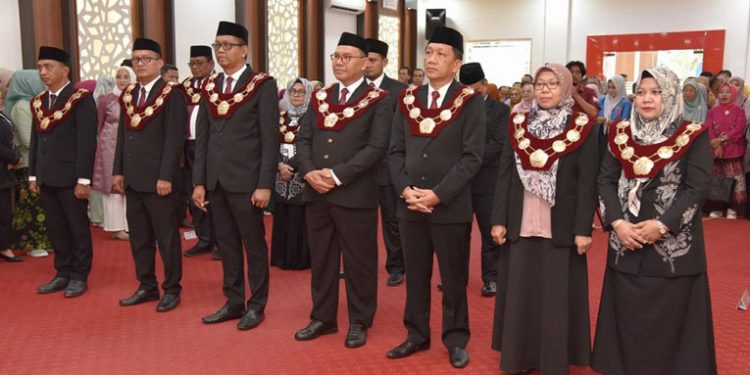 Lantik Sejumlah Pejabat, Rektor UNG Mengingatkan Tantangan yang Lebih Berat