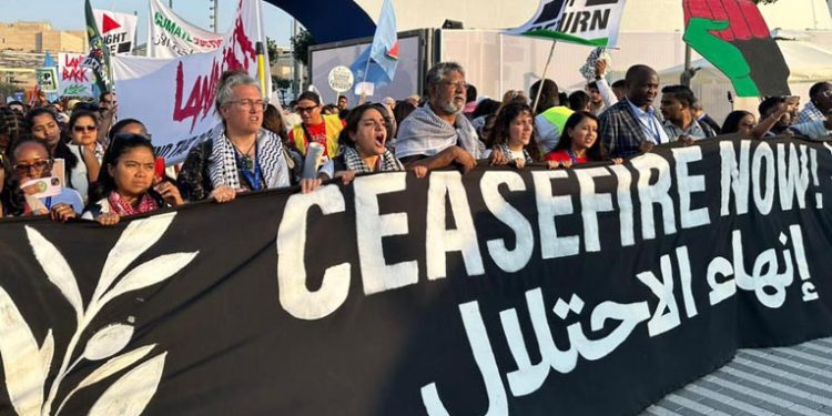 COP28, 2000 Demonstran Menyuarakan Keadilan Iklim dan Solidaritas Pada Rakyat Palestina
