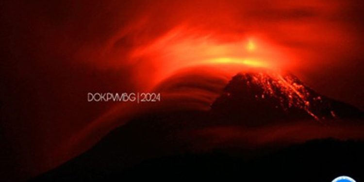 Aktivitas Gunung Lewotobi Laki-laki Naik Dari Level Siaga Menjadi Awas