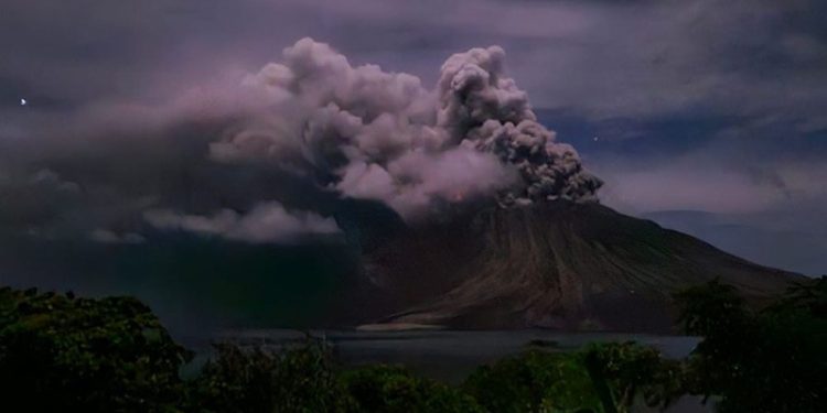 Erupsi Gunung Ruang, 6.045 Warga Pulau Tagulandang Dievakuasi
