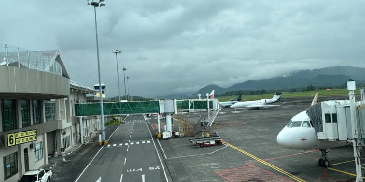 Lebih Dua Hari Bandara Sam Ratulangi Ditutup Karena Sebaran Abu Gunung Ruang