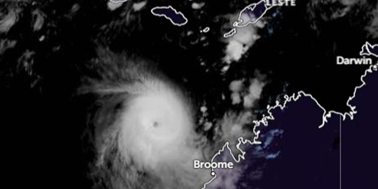 Siklon Tropis Olga Meningkat Menjadi Kategori 4