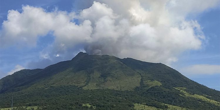 Gunung Api Ruang dan Awu di Sulawesi Utara Level Siaga