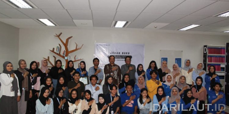 Himakom UNG dan BI Perwakilan Gorontalo Menggelar Bedah Buku