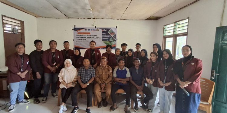 Mahasiswa KKN UNG Kenalkan Cara Mengubah Limbah Plastik Jadi Rak Sepatu