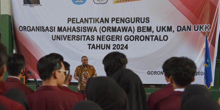 Rektor UNG Melantik Pengurus Organisasi Mahasiswa
