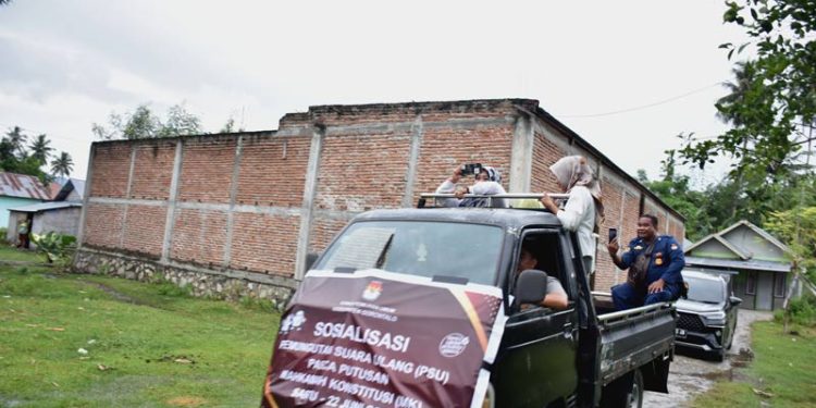 KPU Kabupaten Gorontalo Sosialisasi PSU di TPS 2 Desa Tuladenggi