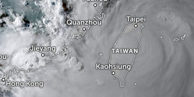 Malam Ini Topan Super Gaemi Mendarat di Taiwan Utara