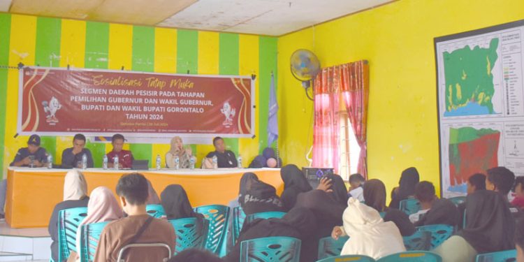 KPU Kabupaten Gorontalo Sosialisasi di Pesisir Batudaa Pantai