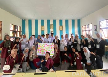 Mahasiswa KKN UNG dan UGM Sosialisasi Bahaya Pernikahan Usia Dini di Desa Banuroja