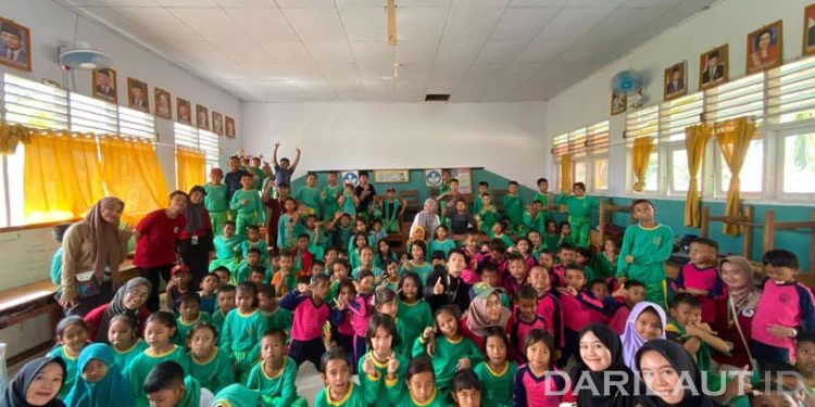 Mahasiswa KKN Kolaboratif UNG Edukasi Perilaku Hidup Bersih