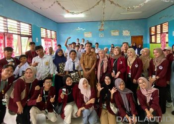 Mahasiswa KKN UNG Beri Pembekalan Cara Mengidentifikasi Hoaks Bagi Pelajar di Randangan