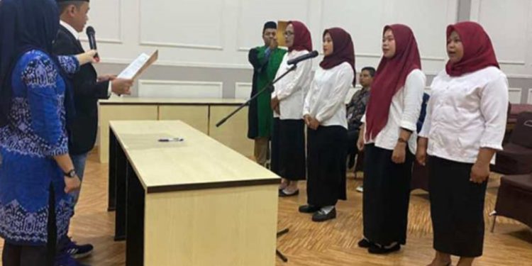 KPU Gorontalo Utara Melantik Anggota PAW Panitia Pemungutan Suara