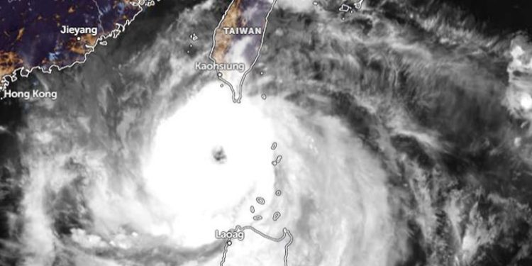Mendekati Pendaratan Topan Krathon Menguat di Selatan Taiwan
