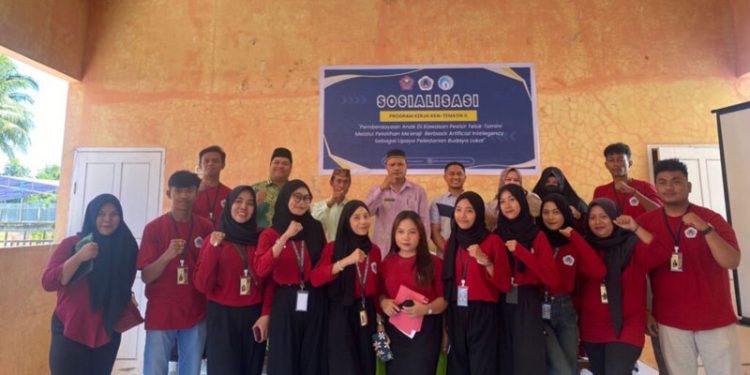 Mahasiswa KKN Tematik UNG Sosialisasi Me’eraji dengan Teknologi AI di Pesisir Teluk Tomini