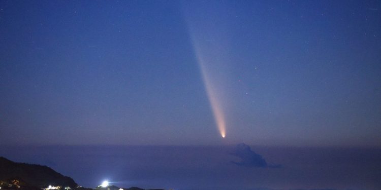 Atraksi Malam Ini: Supermoon, Komet Tsuchinshan-ATLAS dan Bintang Kejora