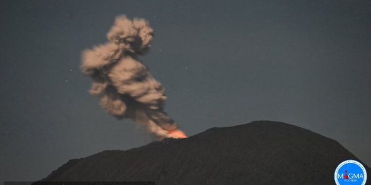 Gunung Ibu Meletus, Tinggi Kolom Letusan 700 Meter