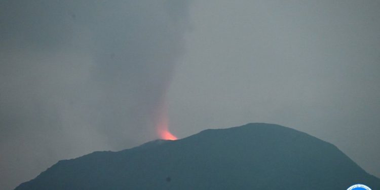 Gunung Ibu dan Lewotobi Laki-Laki Meletus Senin Malam