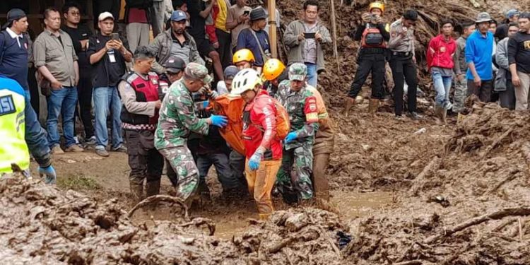 20 Orang Tewas Karena Longsor dan Banjir di Sumatra Utara