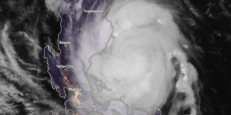 Filipina Menangguhkan Sekolah Saat Topan Toraji Akan Melintasi Daratan Luzon